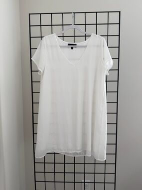 Lulu's White V-Neck Short Sleeve Shift Dress